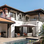 Fabienne In Center With Heated Pool أنديرنو لي بان