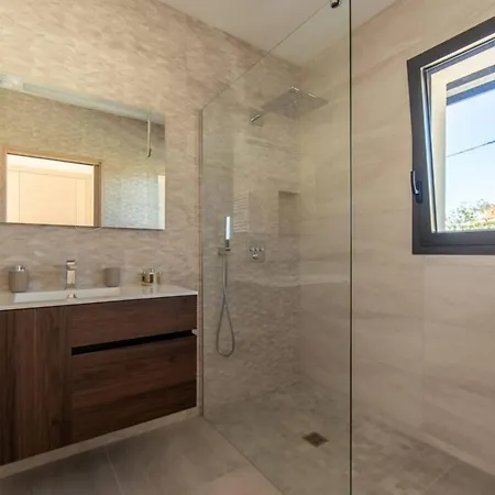 Villa Fabienne In Center With Heated Pool Andernos-les-Bains