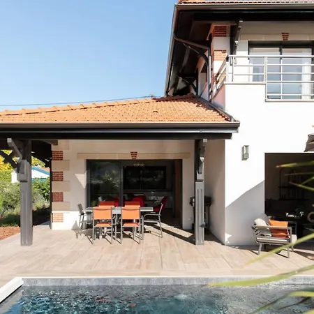 Villa Fabienne In Center With Heated Pool Andernos-les-Bains